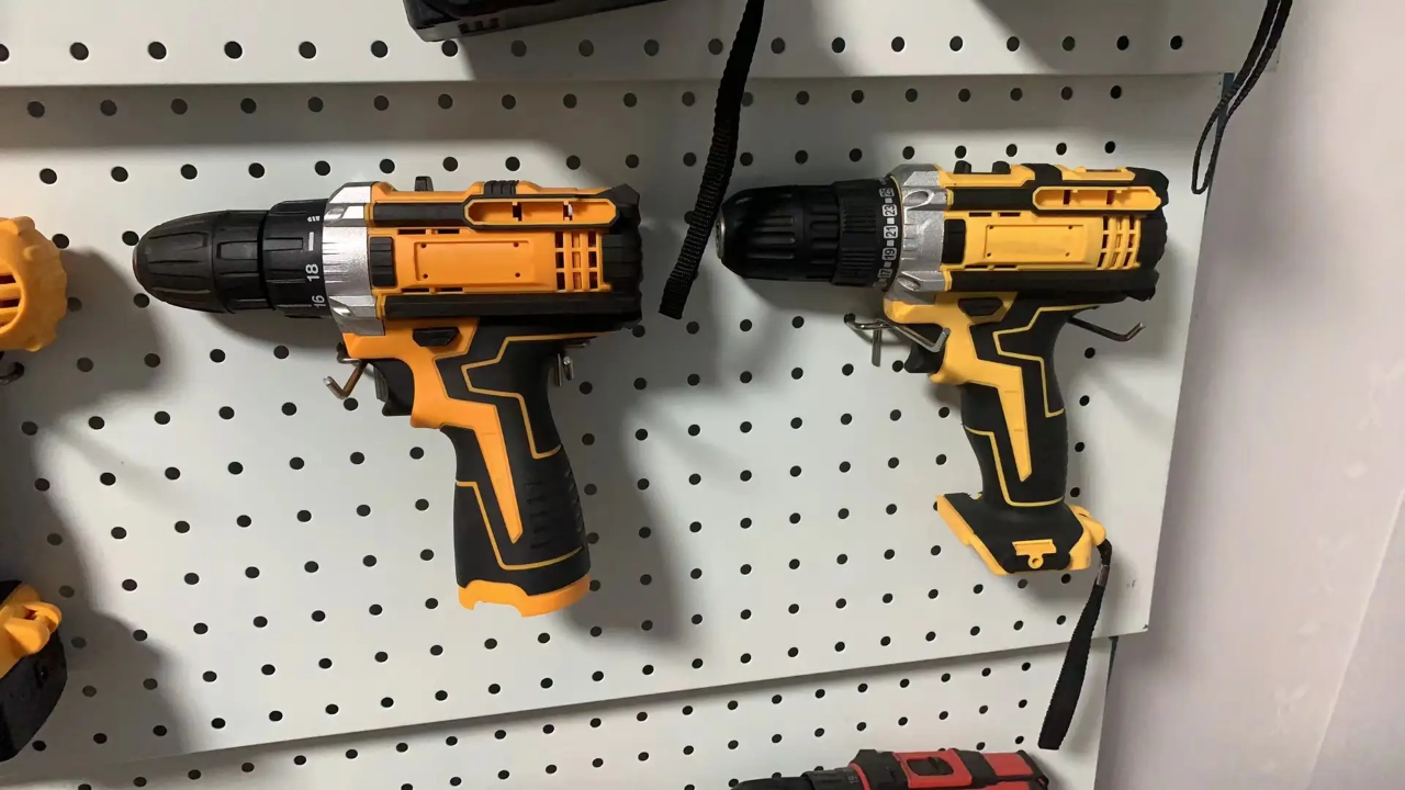 Cordless Drill with 2 batteries 18v